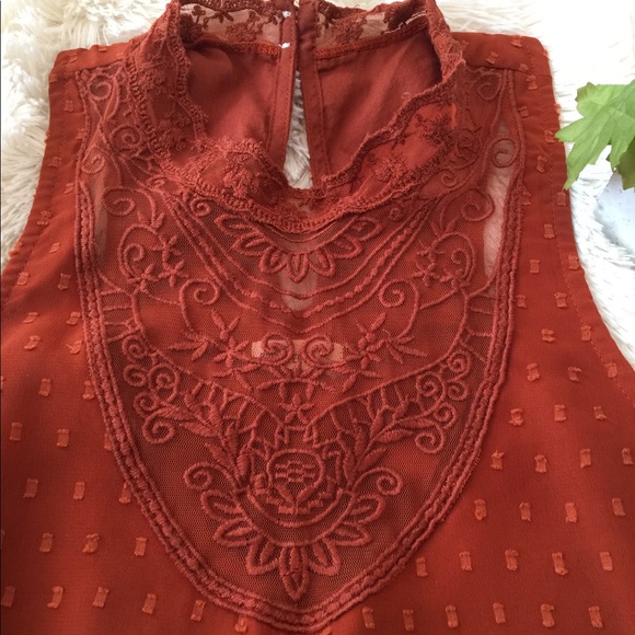 Hollister Mock Neck Lace Tank - Picture 3 of 4